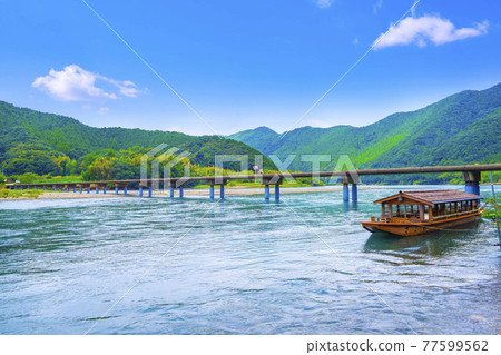 Shimanto River and Sada's subsidence bridge 77599562