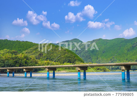 四萬十川和佐田的沉降橋 77599805