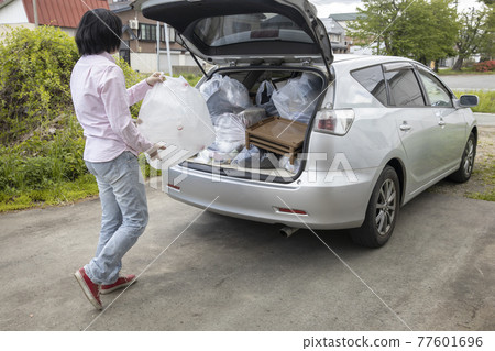 Transportation of household waste 77601696