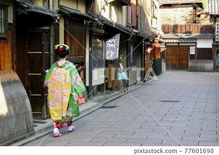Maiko of Kyoto Gion 77601698