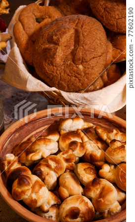 Homemade fresh sweet dough bagels in a basket. Rustic style 77602190