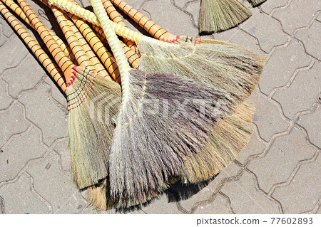 broom 77602893