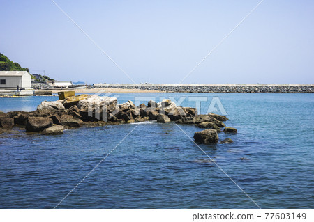 茨城縣日立市愛色港的岩石海岸 茨城縣日立市愛色港的岩石海岸 77603149