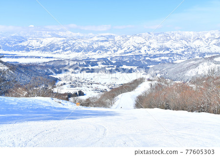 View toward Mt. Myoko from Nozawa Onsen Ski Resort / Skyline Course (Nozawa Onsen Village, Nagano Prefecture) [2021.2] 77605303