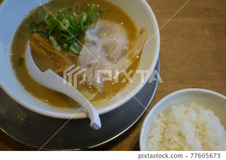 拉麵 77605673