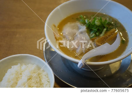 拉麵 拉麵 77605675