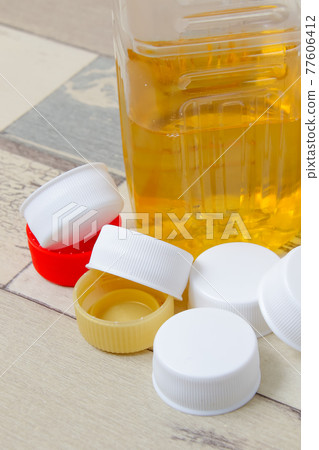 PET bottles, plastics, tea, drinks, caps, lids, drinking water, recyclable waste, resources, recycling, environment 77606412