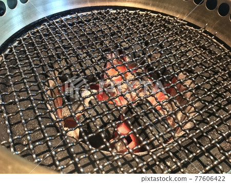 燒烤餐廳的烤架 燒烤餐廳的烤架 77606422