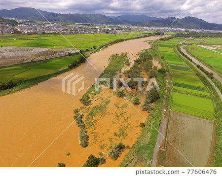 ≪無人機航拍，京都龜岡保津川颱風暴雨災害≫京都府龜岡市自然災害颱風暴雨 77606476