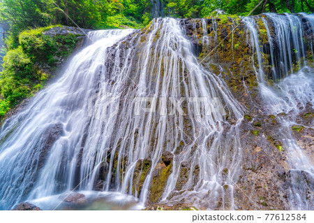 夏天在乘鞍高原的三盆瀑布[長野縣] 77612584