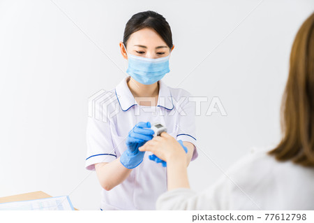 護士用脈搏血氧儀測量飽和度 77612798