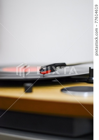 Listen to music on vinyl and relax 77614619