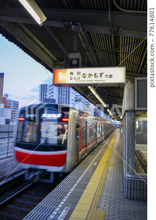 Platform of Osaka Metro Higashimikuni Station 77614801