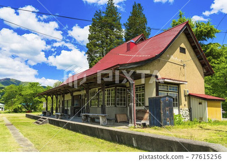 Scenery of the former Atsushio Station Building at the Atsushio Station in early summer, Kitakata City, Fukushima Prefecture 77615256