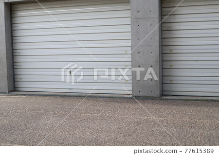 Built-in garage Built-in garage 77615389