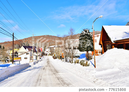 Road on Sugadairakogen (Platinum slope-Omotaro slope) (Ueda City, Nagano Prefecture) [2021.1] 77615808