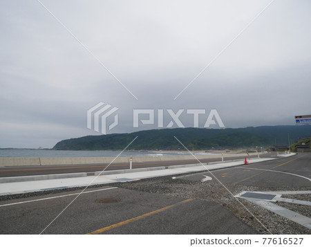 By the sea Road 77616527