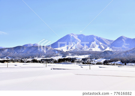 View toward Mt. Kosha from the vicinity of Tarugawa Bridge / Tarugawa (Kijimadaira Village, Nagano Prefecture) [2021.1] 77616882