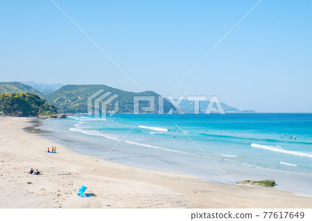 The sea of Izu Shirahama (Shirahama Ohama beach) The sea of Izu Shirahama (Shirahama Ohama beach) 77617649