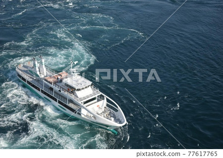 從上面看到的鳴門漩渦遊輪 從上面看到的鳴門漩渦遊輪 77617765