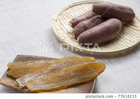Dried potato  77618233