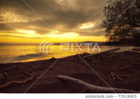 夕陽下的琵琶湖風光 夕陽下的琵琶湖風光 77618403