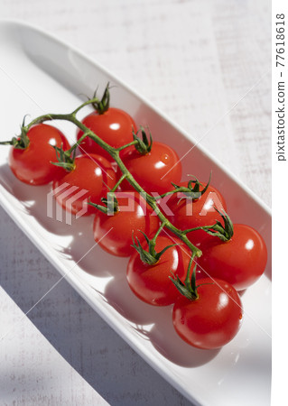 簇狀西紅柿（白色背景） 77618618
