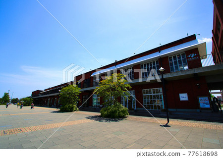 Sunny marine & walk scenery 77618698