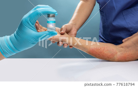 vaccine covid 19 allergies symptom in elderly after vaccination. 77618794