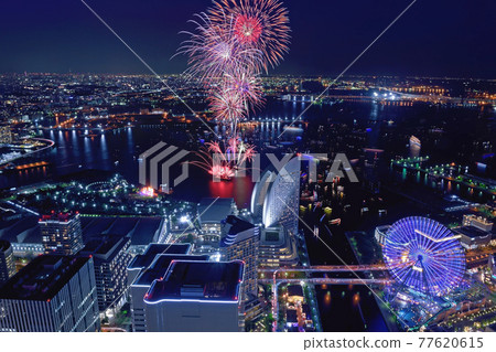 從橫濱地標塔看到的橫濱港節的煙花匯演 77620615