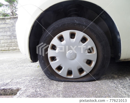 Punctured light car tires 77621013