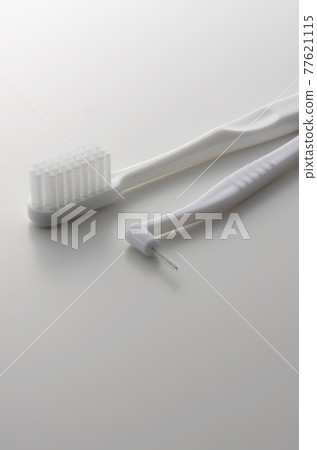 Image of toothbrush 77621115