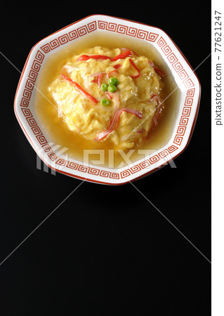 Chinese-style omelet rice with red bean paste, Tianjin rice photographed on a black background (overhead view) Chinese-style omelet rice with red bean paste, Tianjin rice photographed on a black background (overhead view) 77621247