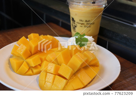 Popular tourist destination Thai gourmet Pad Thai / changbeer / Mango Shake / Larb / Tom Yum Kung Popular tourist destination Thai gourmet Pad Thai / changbeer / Mango Shake / Larb / Tom Yum Kung 77623209