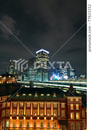 Tokyo where the red brick station building shines 77623352