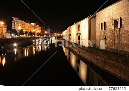 夜晚的小樽運河（北海道小樽市） 77625635