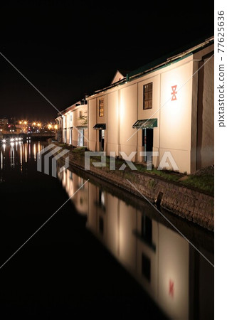 夜晚的小樽運河（北海道小樽市） 77625636