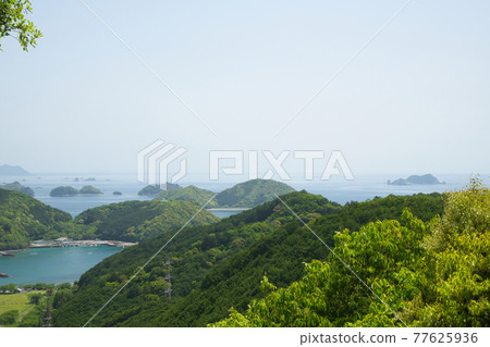 View of Akano Island and Suzu Island from Hajikami Pass (Kumano Kodo Iseji) 77625936