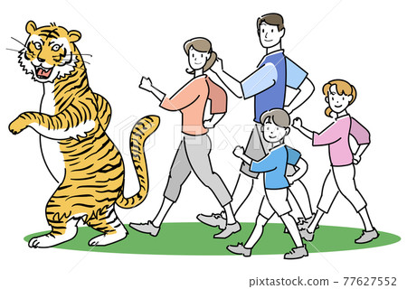 一家人從老虎後面走 77627552