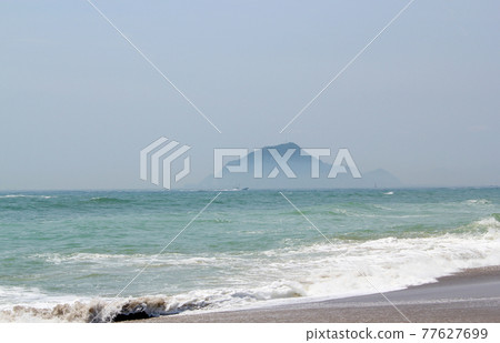 俯瞰霧海的小島 俯瞰霧海的小島 77627699