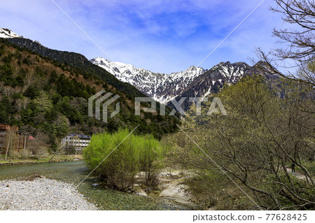 Spring in Kamikochi, a tourist attraction in Matsumoto City, Nagano Prefecture Spring in Kamikochi, a tourist attraction in Matsumoto City, Nagano Prefecture 77628425