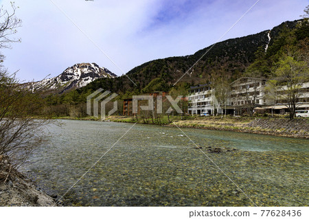 長野縣松本市旅遊勝地上高地的春天 77628436