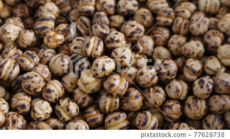 Vegan healthy snack,spicy roasted chickpeas background. Organic yellow Turkish leblebi texture at the spice bazaar in Turkey 77628738
