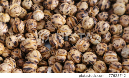 Vegan healthy snack,spicy roasted chickpeas background. Organic yellow Turkish leblebi texture at the spice bazaar in Turkey 77628742