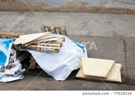 Empty pizza boxes and other garbage on the city street near the embankment Empty pizza boxes and other garbage on the city street near the embankment 77629556