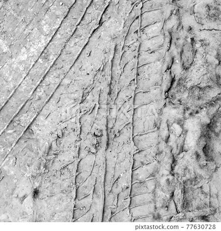 black and white wheel tracks detail 77630728
