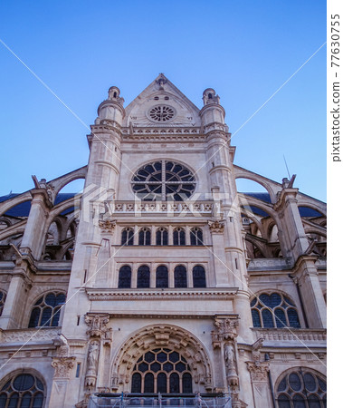 From Nelson Mandela Park (Les Halles) in Paris to Saint-Eustache Church (Eglise Saint-Eus) 77630755