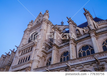 From Nelson Mandela Park (Les Halles) in Paris to Saint-Eustache Church (Eglise Saint-Eus) From Nelson Mandela Park (Les Halles) in Paris to Saint-Eustache Church (Eglise Saint-Eus) 77630756