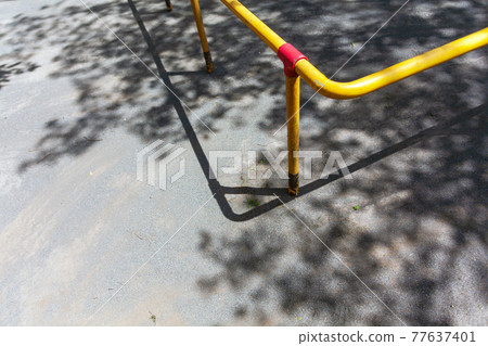 Park swing safety fence 77637401