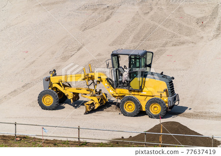 Motor grader roadbed leveling Motor grader roadbed leveling 77637419